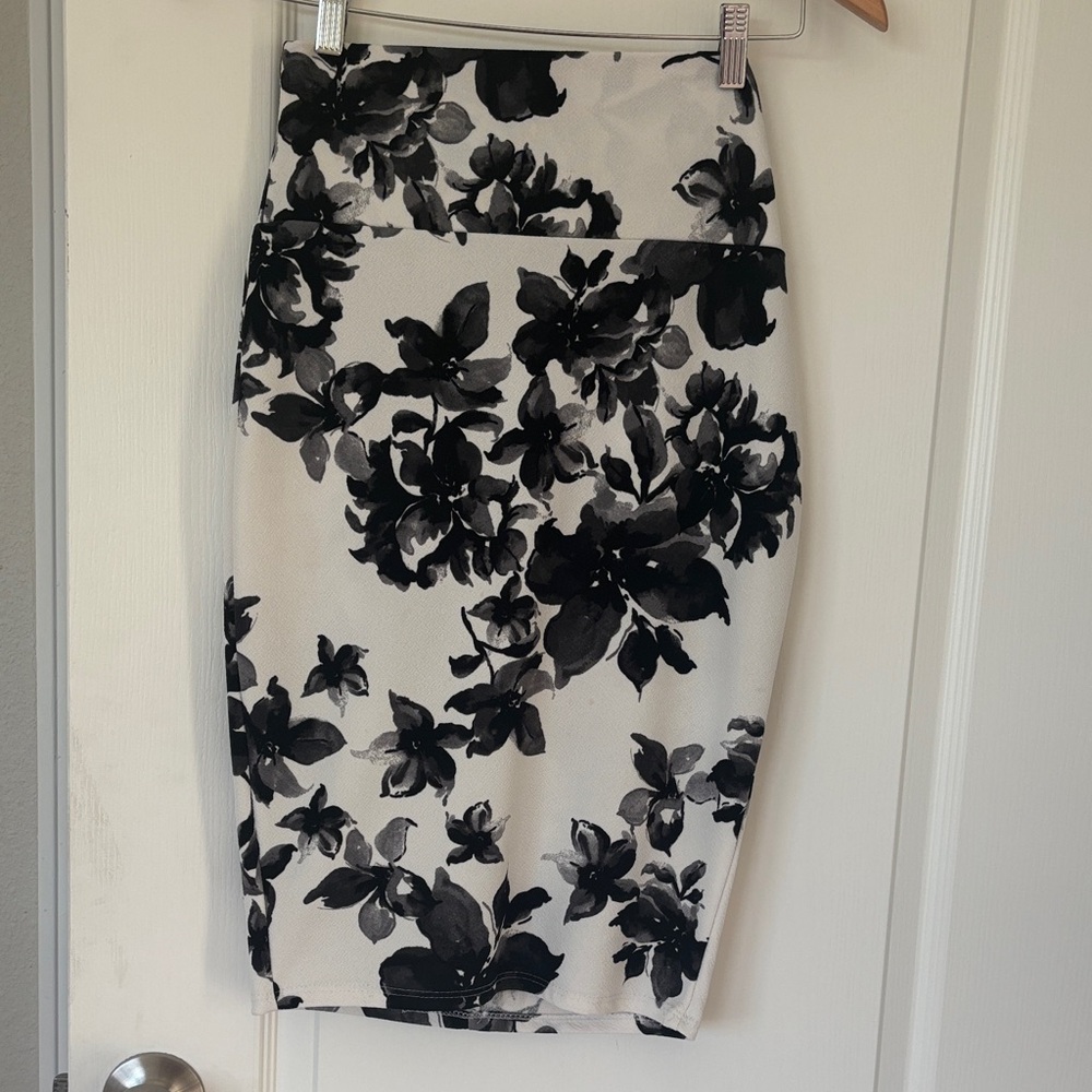 Silhouette Black and White Floral Midi Skirt